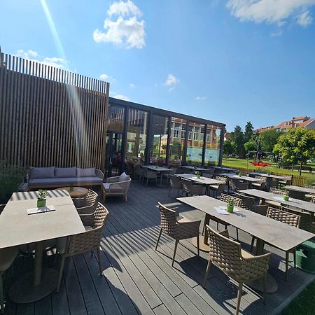 Santa Villa & Restaurant สเรมสกา มิโตรวิตซา ภายนอก รูปภาพ