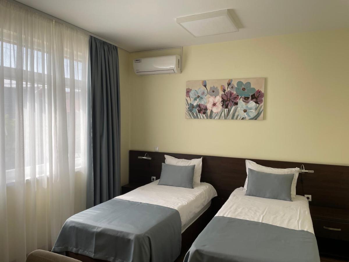 Santa Villa & Restaurant สเรมสกา มิโตรวิตซา ภายนอก รูปภาพ
