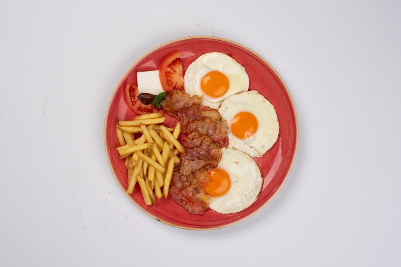 Santa Villa & Restaurant สเรมสกา มิโตรวิตซา ภายนอก รูปภาพ