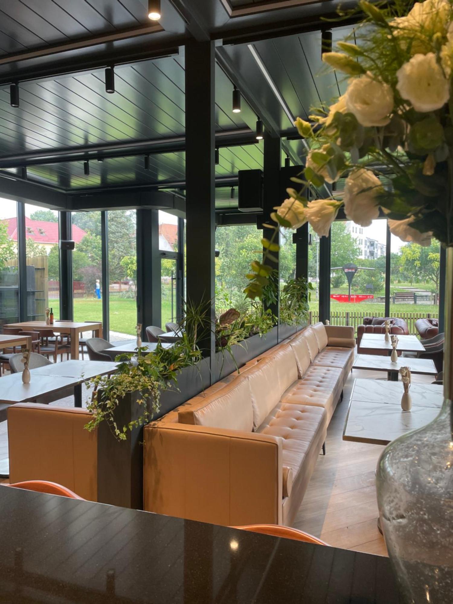 Santa Villa & Restaurant สเรมสกา มิโตรวิตซา ภายนอก รูปภาพ