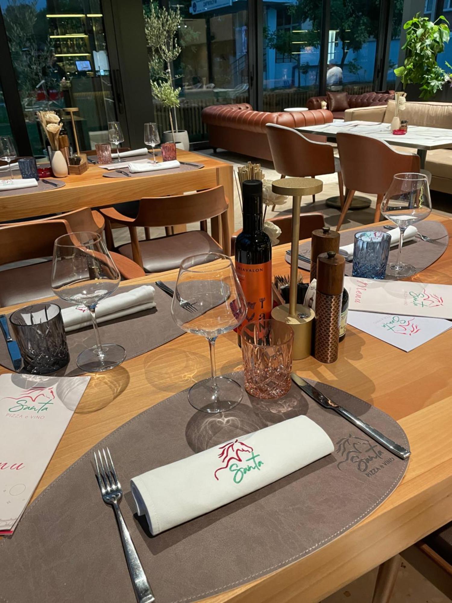 Santa Villa & Restaurant สเรมสกา มิโตรวิตซา ภายนอก รูปภาพ